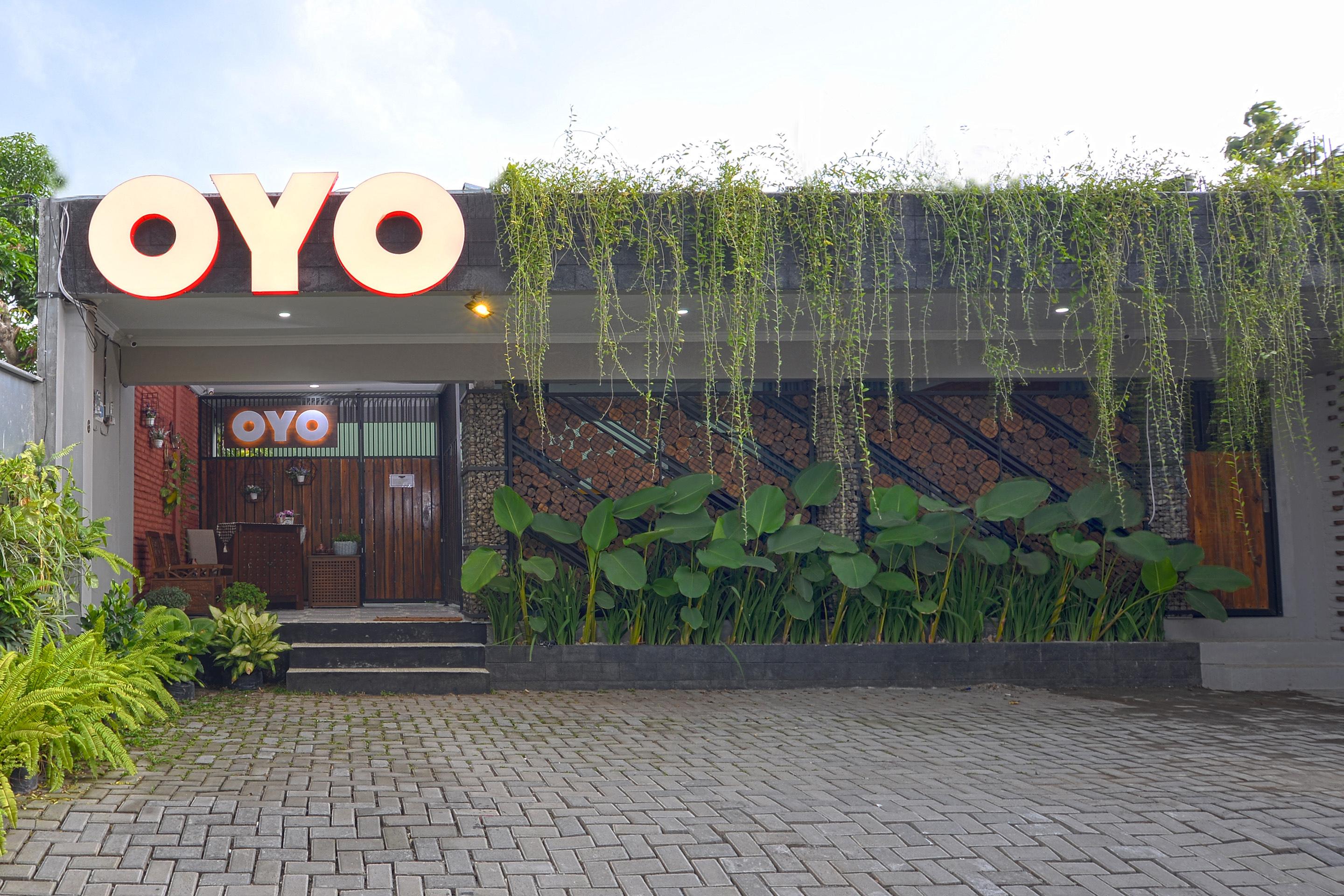 Oyo 583 Puri Gejayan Asri Syariah Hotel Kejayan Buitenkant foto