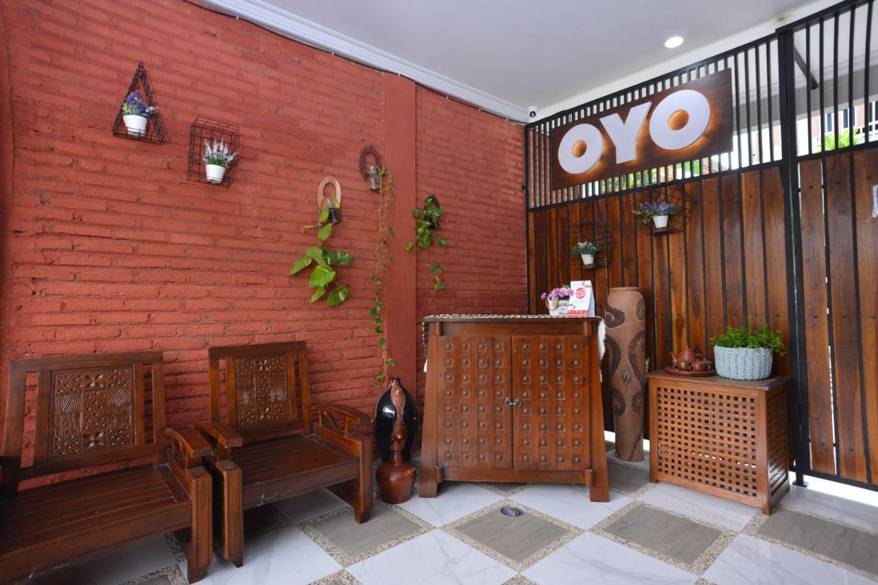 Oyo 583 Puri Gejayan Asri Syariah Hotel Kejayan Buitenkant foto
