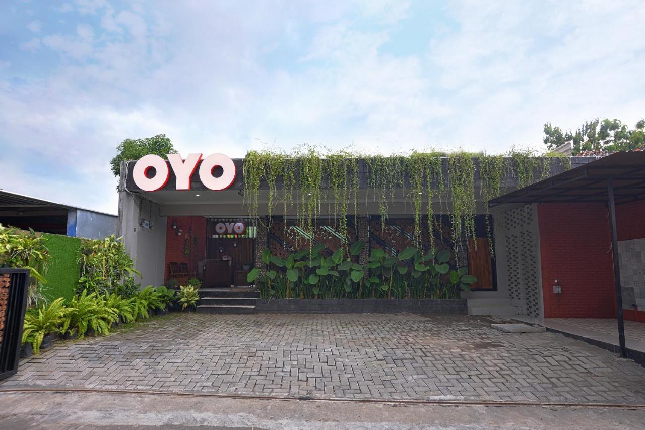 Oyo 583 Puri Gejayan Asri Syariah Hotel Kejayan Buitenkant foto