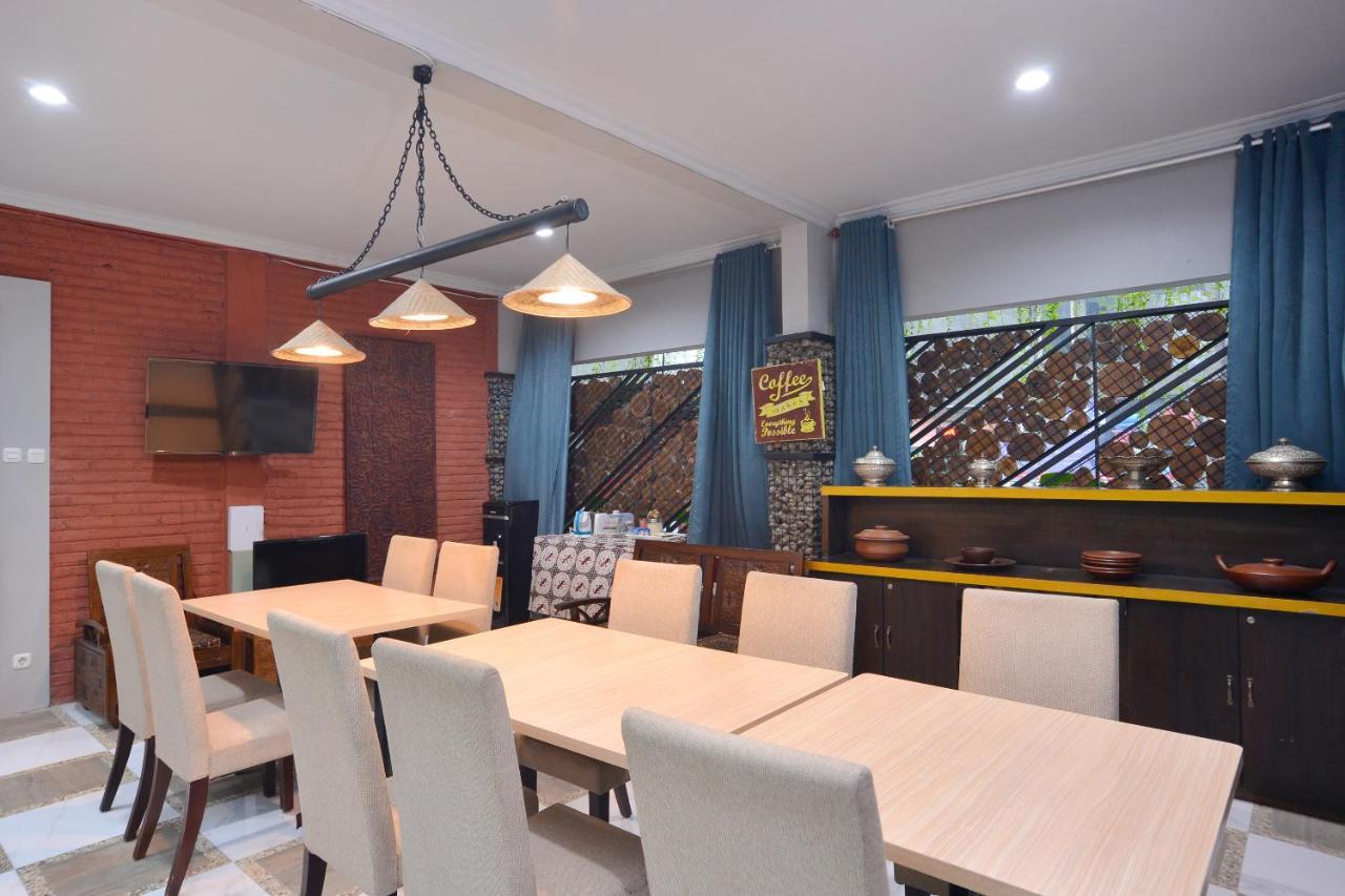 Oyo 583 Puri Gejayan Asri Syariah Hotel Kejayan Buitenkant foto